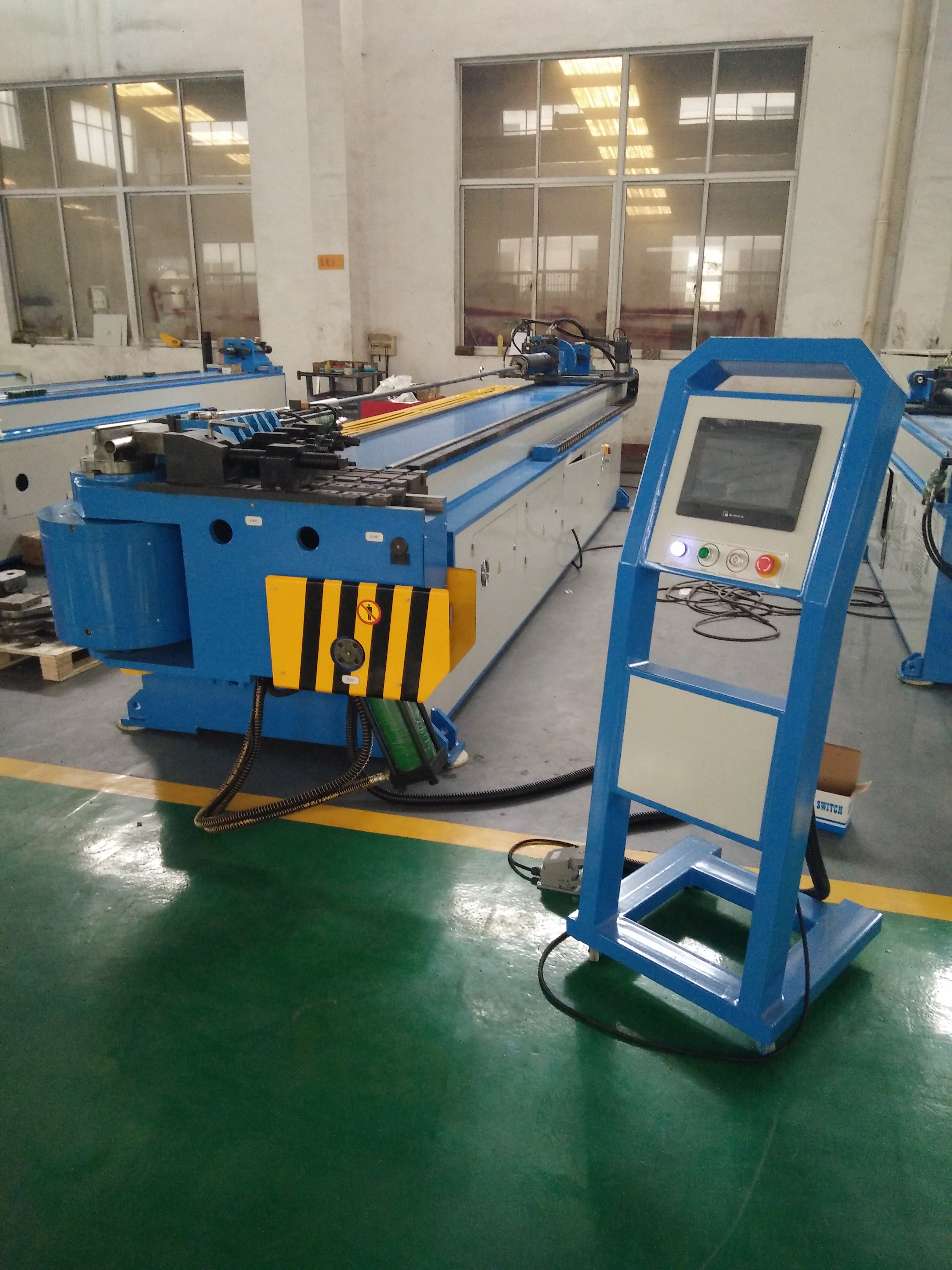 M&aacute;y uốn ống CNC