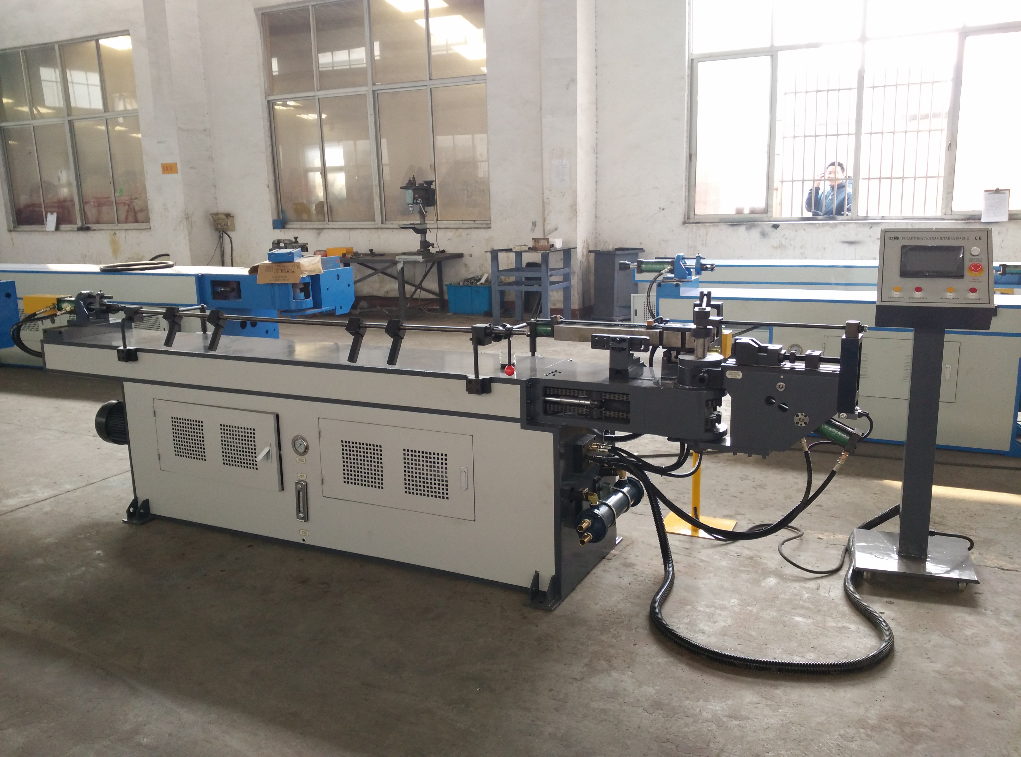 M&aacute;y uốn ống cầm tay