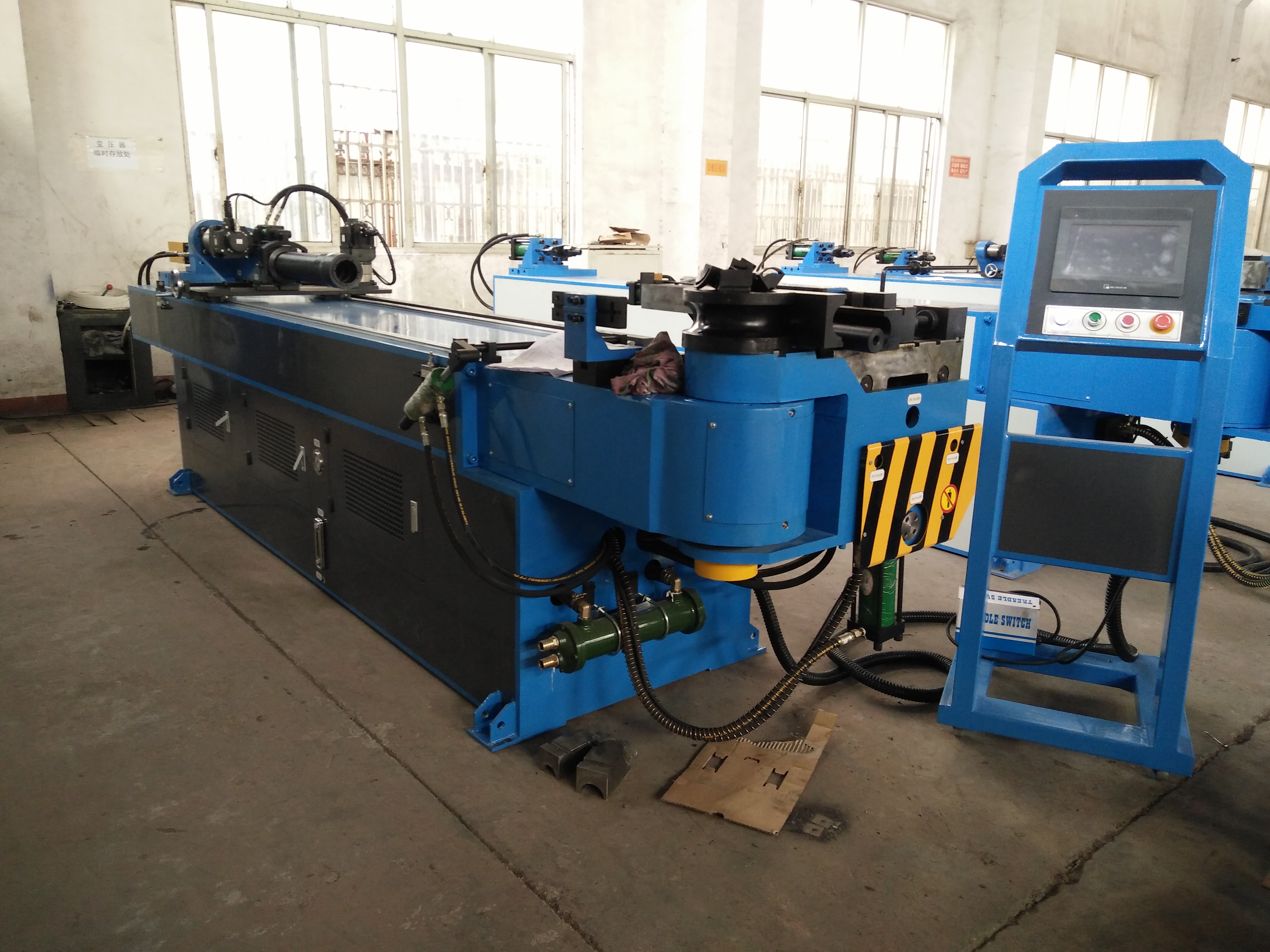 m&aacute;y uốn ống cnc