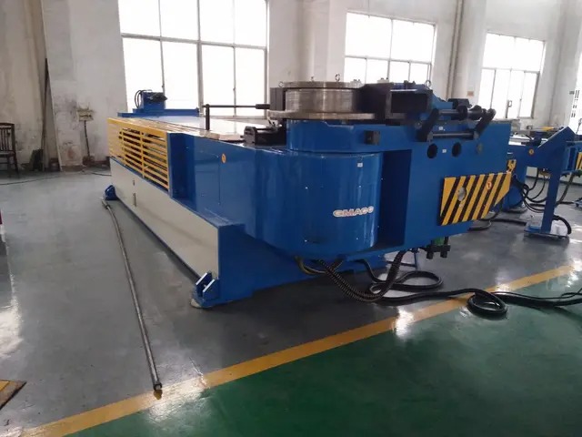 M&aacute;y uốn ống